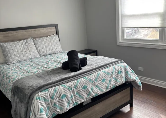 5bd 3bth Sleeps 14 With Driveway Parking * Arlington Heights