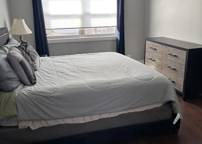 5bd 3bth Sleeps 14 With Driveway Parking * Arlington Heights