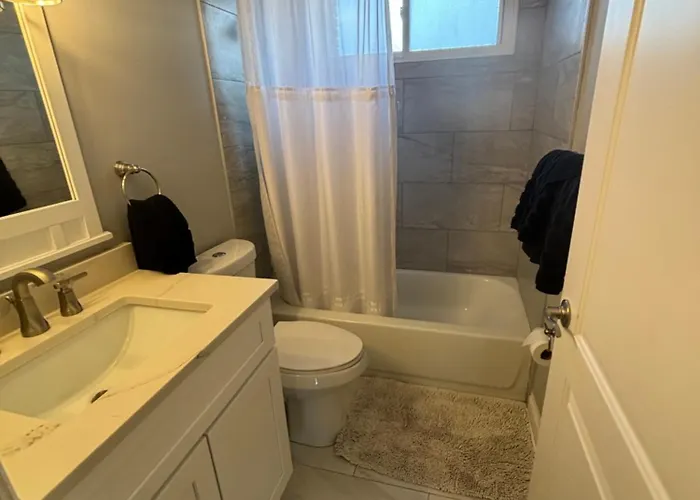 5bd 3bth Sleeps 14 With Driveway Parking